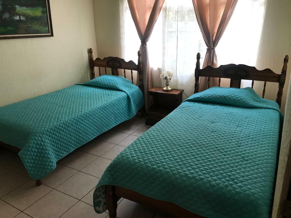 Casa Del Suizo Bed and Breakfast Desamparados  Buitenkant foto