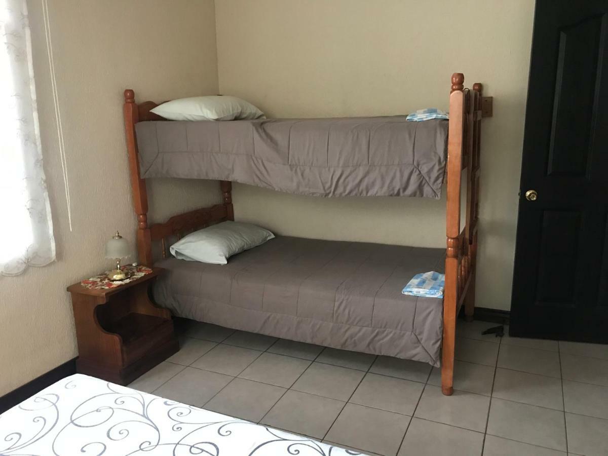 Casa Del Suizo Bed and Breakfast Desamparados  Buitenkant foto