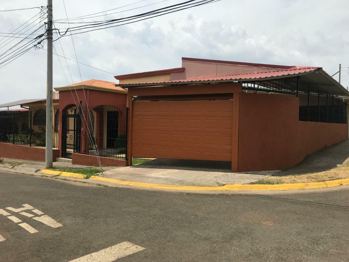 Casa Del Suizo Bed and Breakfast Desamparados  Buitenkant foto